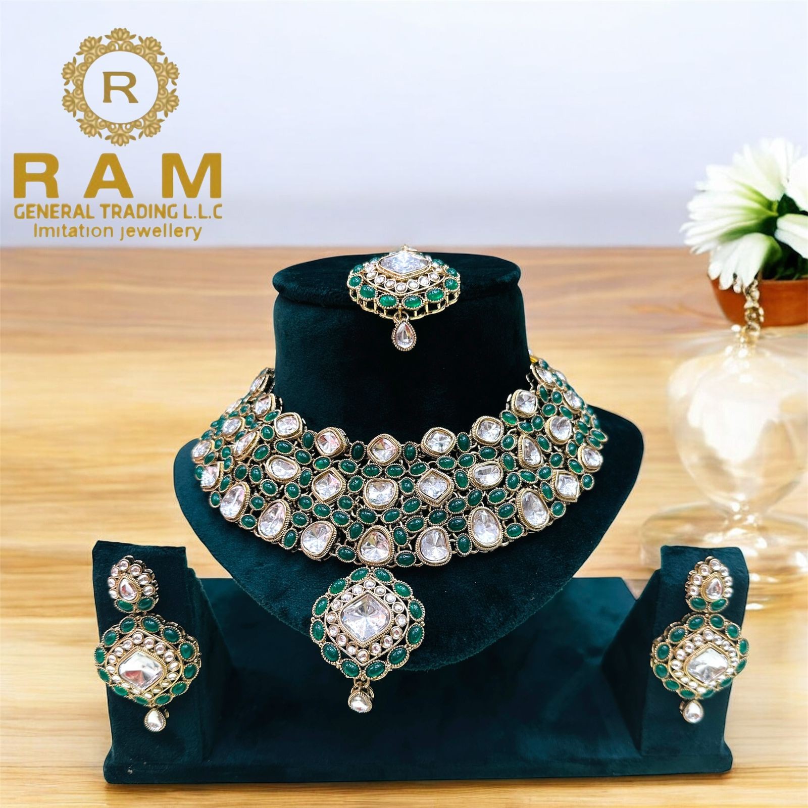 Mozonite short Neck