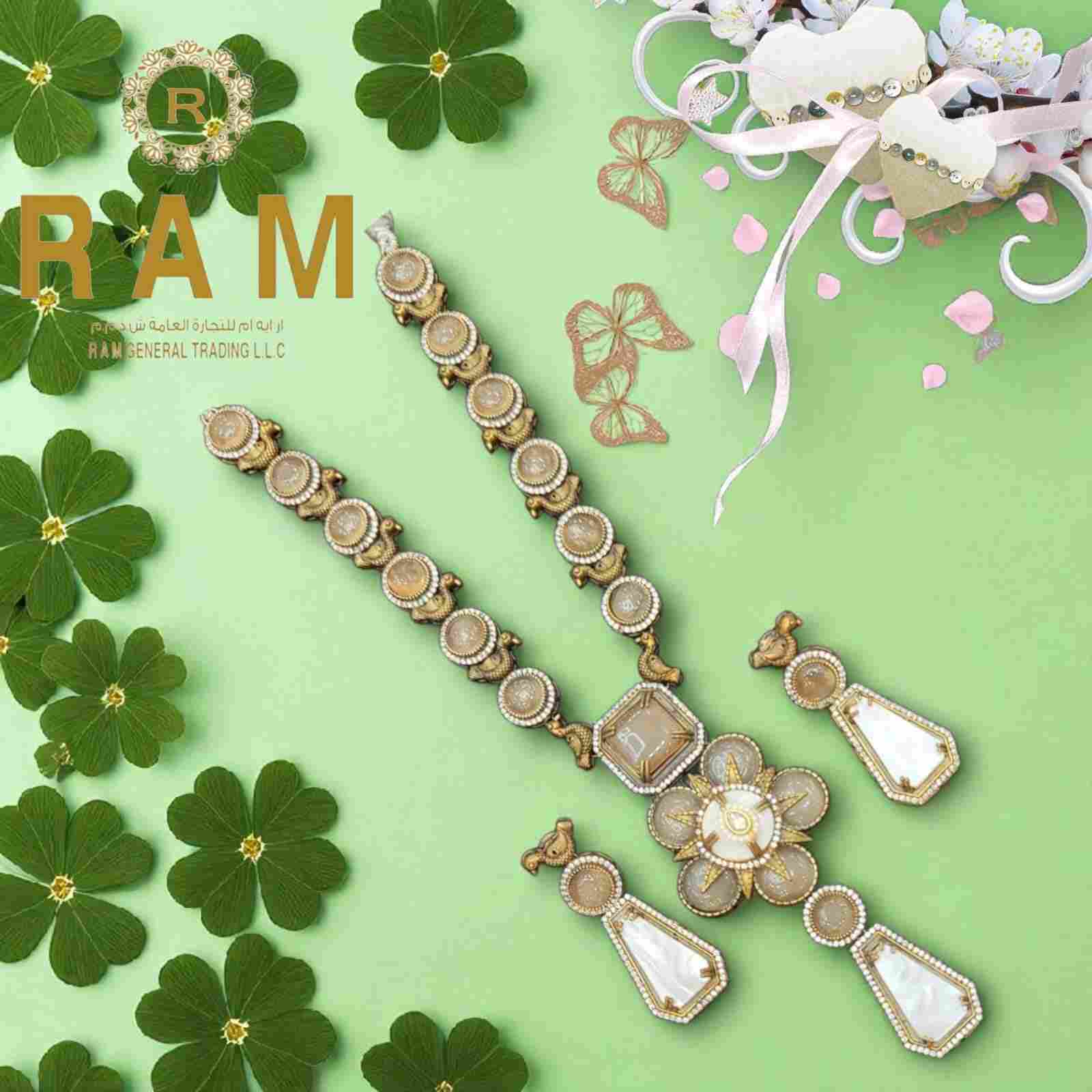 MOZONITE  NECKLESS