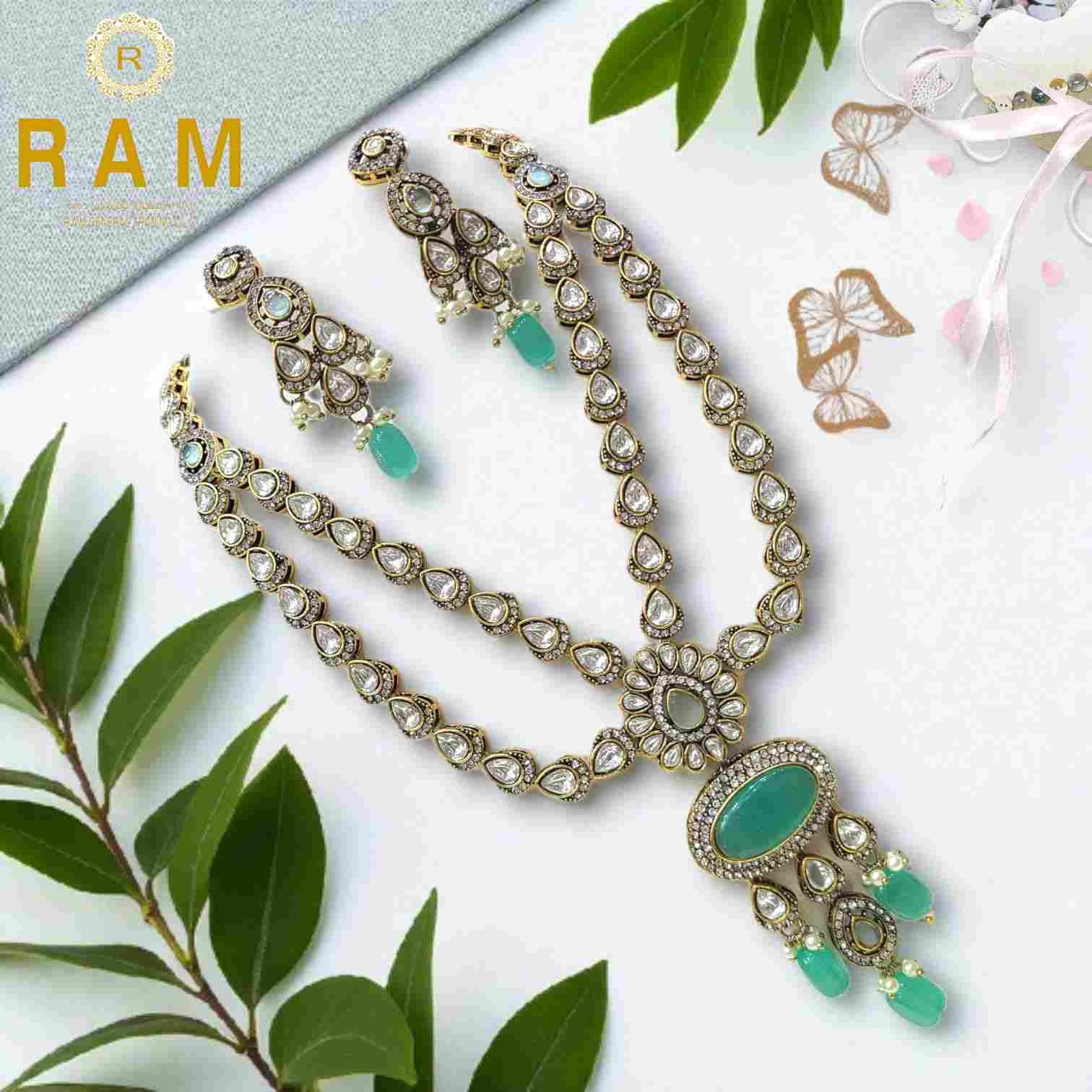 MOZONITE  NECKLESS