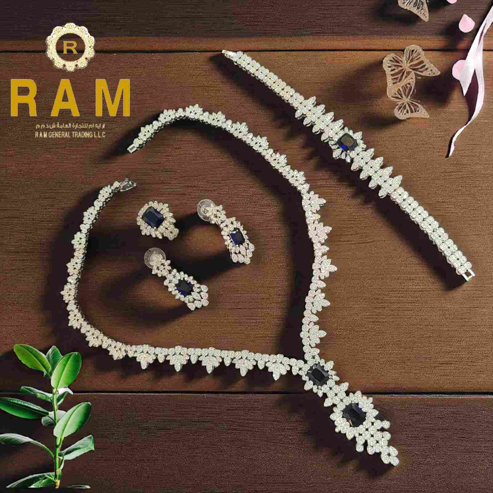 ZIRCON NECKLESS