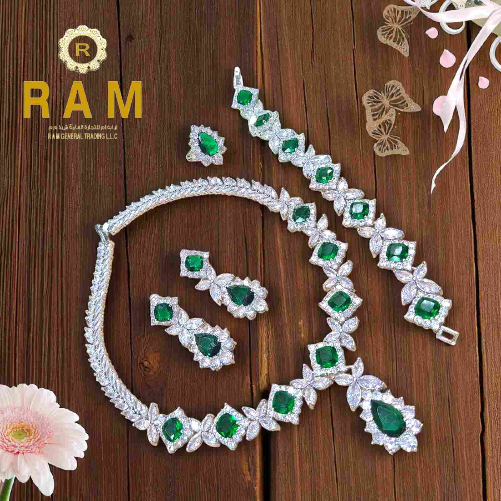 ZIRCON NECKLESS