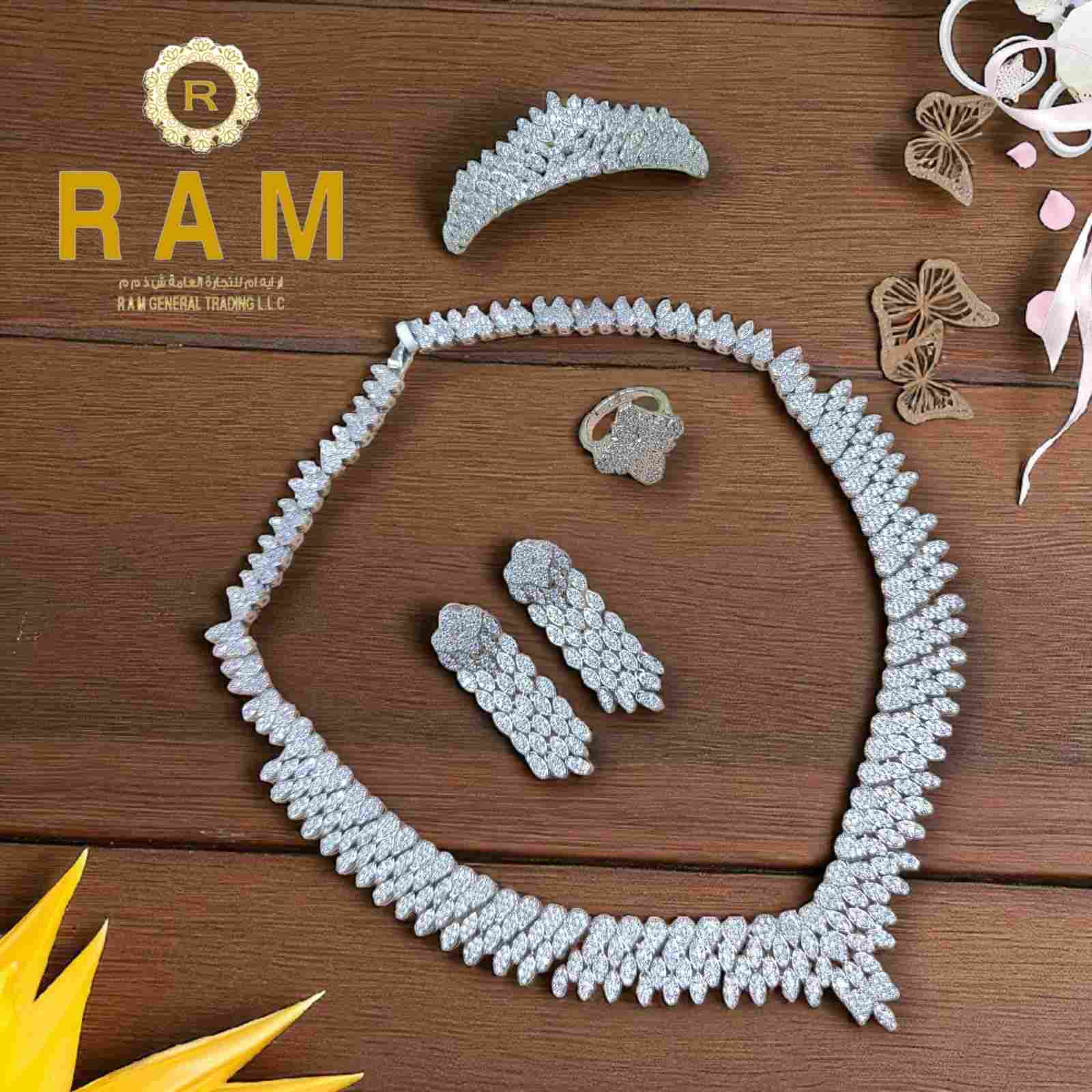 ZIRCON NECKLESS