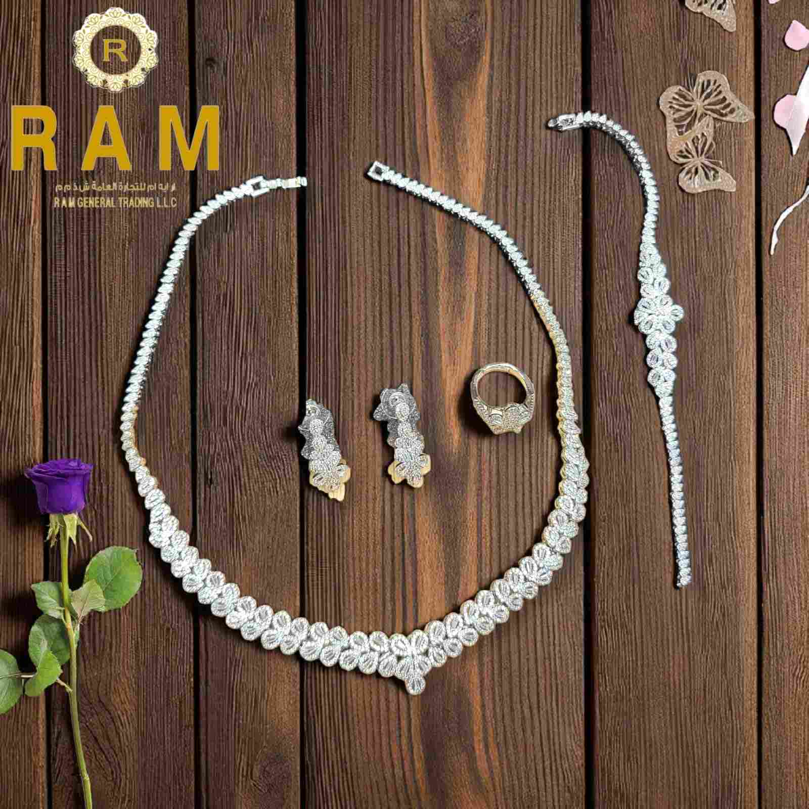 ZIRCON NECKLESS
