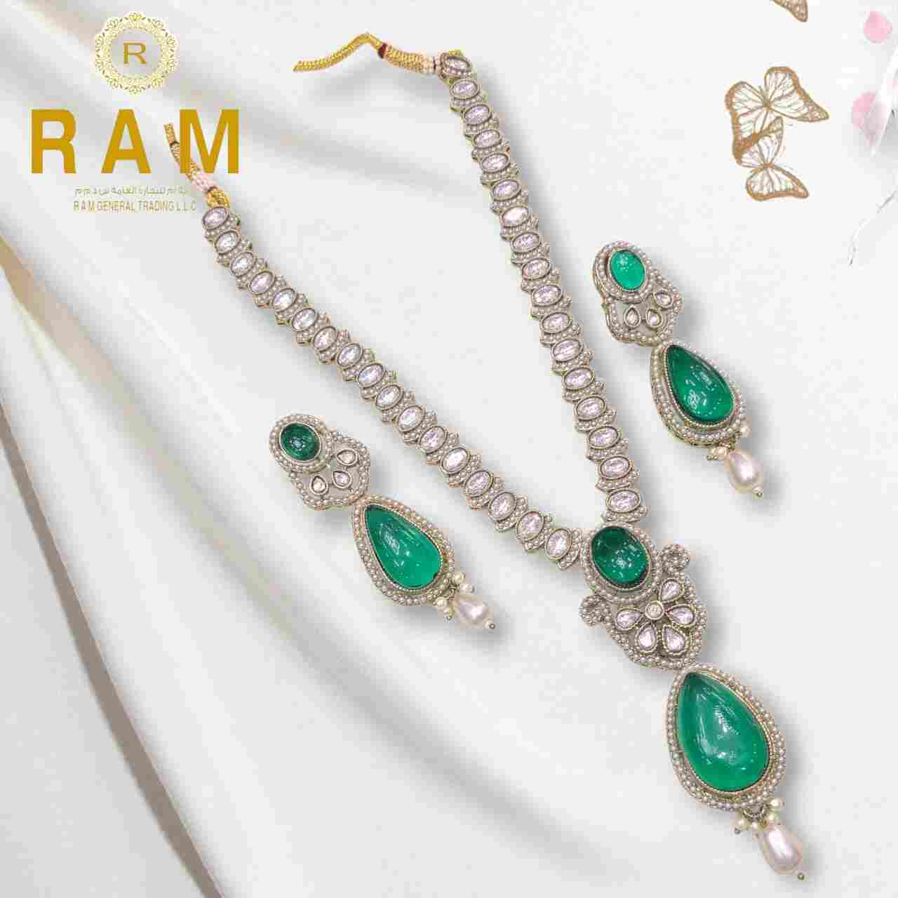 MOZONITE  NECKLESS