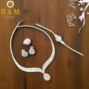ZIRCONE NECKLESS